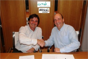 Presidentes Africa Avanza y Colegio Médicos Bizkaia firman convenio colaboracio