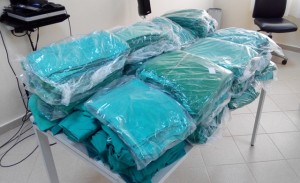 Ropa quirurgica donada por Africa Avanza