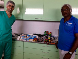 08 Ruben Lopez y Orlando con materiales de servico tecnico 23 MSCV Africa Avanza 3