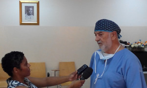 El Dr. Elisardo Bilbao atiende a la RTCV en Cabo Verde