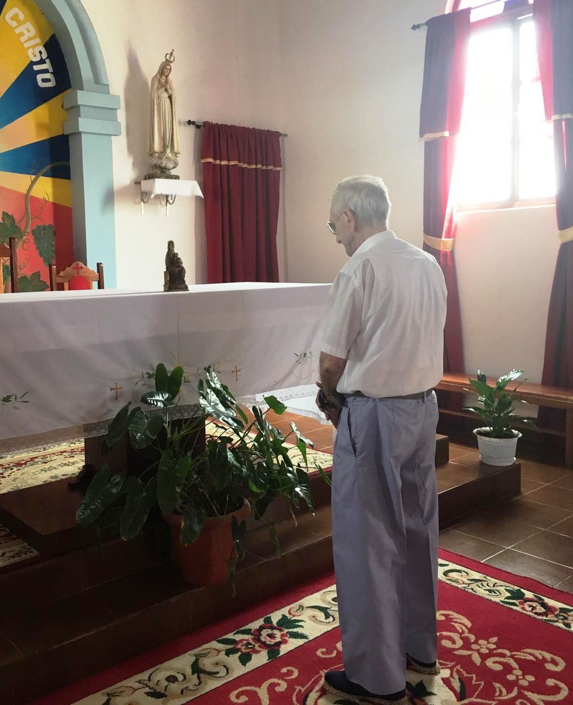 El ingeniero Modesto de Pérdigo en la iglesia de Espargos, isla de Sal Modesto de Pérdigo en la iglesia de Espargos, isla de Sal